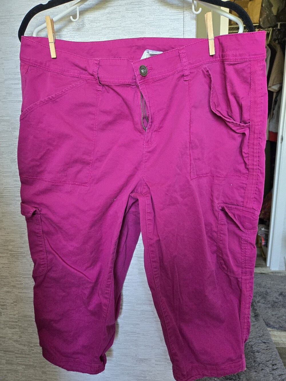 Time and Tru Hot Pink Capris, Womens Size 18